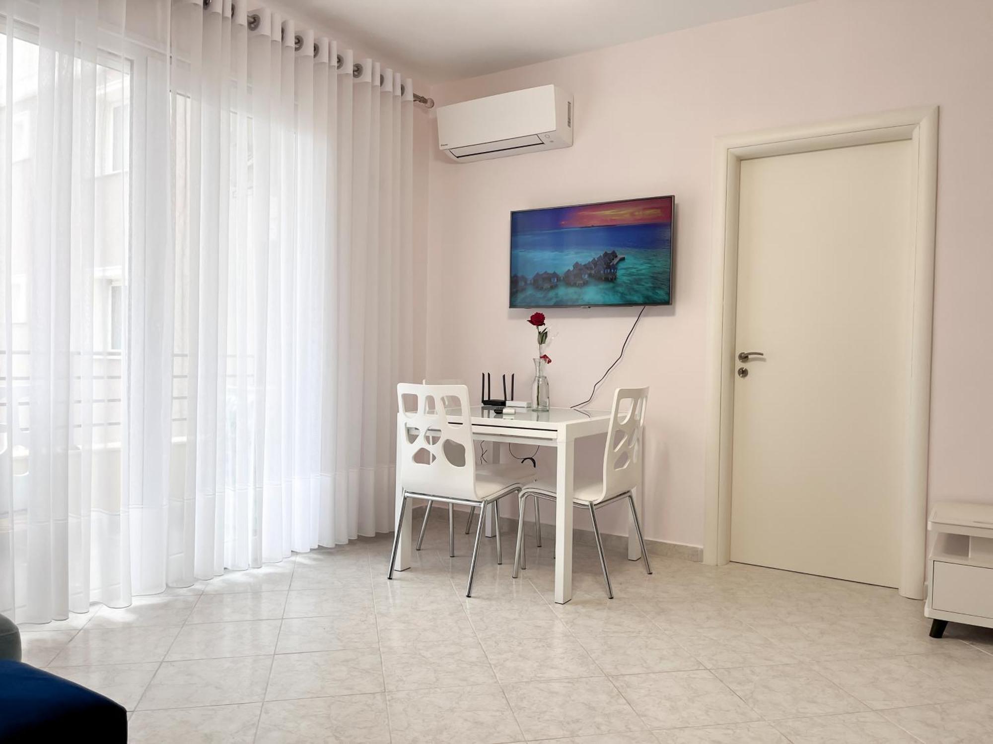 Beachfront With Hotel Facilities Vlorë Екстериор снимка